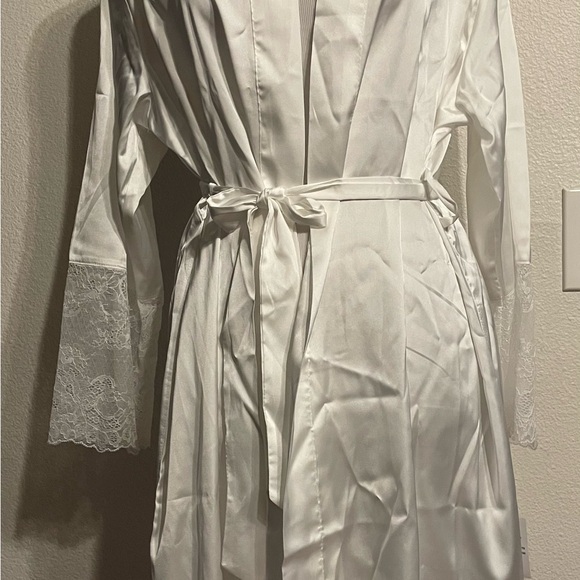 Ivory Bride Robe - Picture 5 of 8